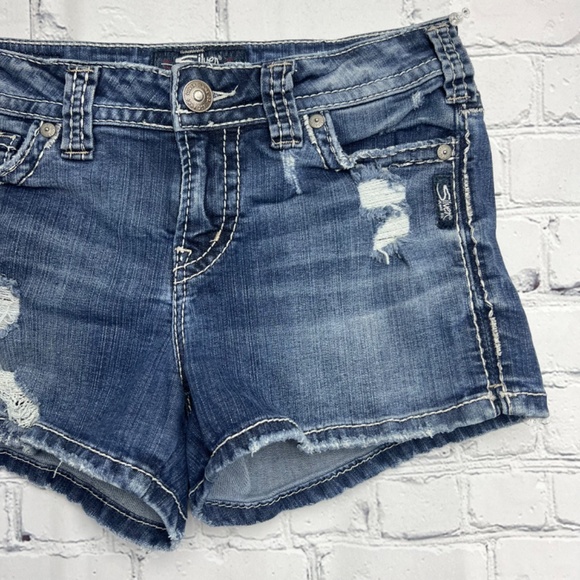 |•SILVER JEANS•| 'Berkley Short' Stretch Jean Shorts W26xL3 - Picture 3 of 13